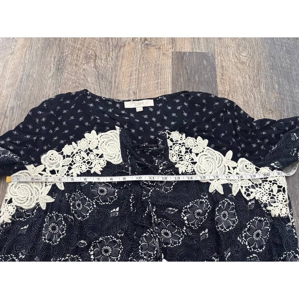 LOFT Ann Taylor Navy Floral Crochet Lace Tassel Tie Blouse Top Small - Picture 4 of 5